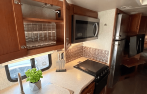 A8 Sunstar comfy/ Sleeps 7- StarLink & King Suite