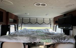 Adventure-Ready Bunkhouse RV – Sleeps 8