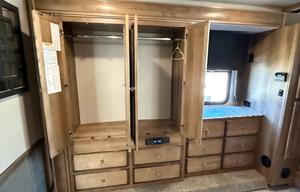 33 ft motorhome - sleeps 6