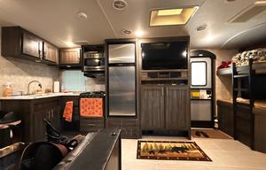 Highland Ridge Open Range Ultra Lite 31ft Sleeps 8
