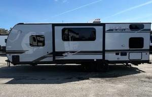 Bunkhouse RV Rental | Sleeps 8 | Outdoor Kitchen