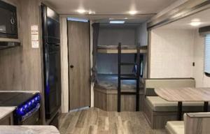 2021 Enlighten 27 bhs RV rental photo 7