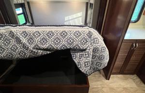2017 Fleetwood Storm 36F - Will work w/your budget