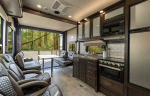 2020 Momentum Toy Hauler | Sleeps 6 | Pet Friendly