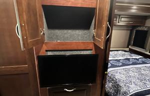 2017 Fleetwood Storm 36F - Will work w/your budget