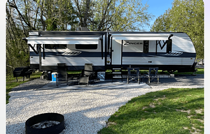 Billie’s Entertainment Camper - KING BED