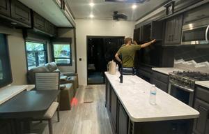 2021 DRV Luxury Suites FullHouse JX450