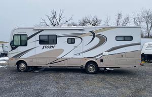 Adventure-Ready Bunkhouse RV – Sleeps 8