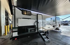 Close to Hallett and Keystone Lake!