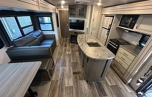 2021 Cougar 31 foot Half Ton friendly rear bunks