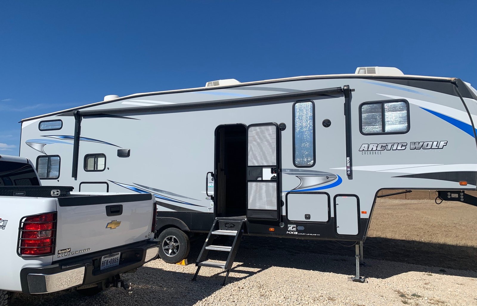 2021 Cherokee Arctic Wolf 287BH