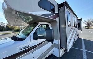 2016 Thor Motor Coach Four Winds 29G. "Let's Go!"