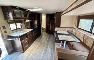 8 Person RV  With All The Features!