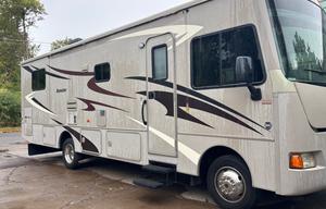 Windwaker - Eugene’s Roomy and Cozy Motorcoach
