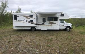 2014 Winnebago chalet 31JR Bunk house #10