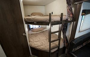 2019 Starcraft Mossy Oak 27BHS RV rental photo 7