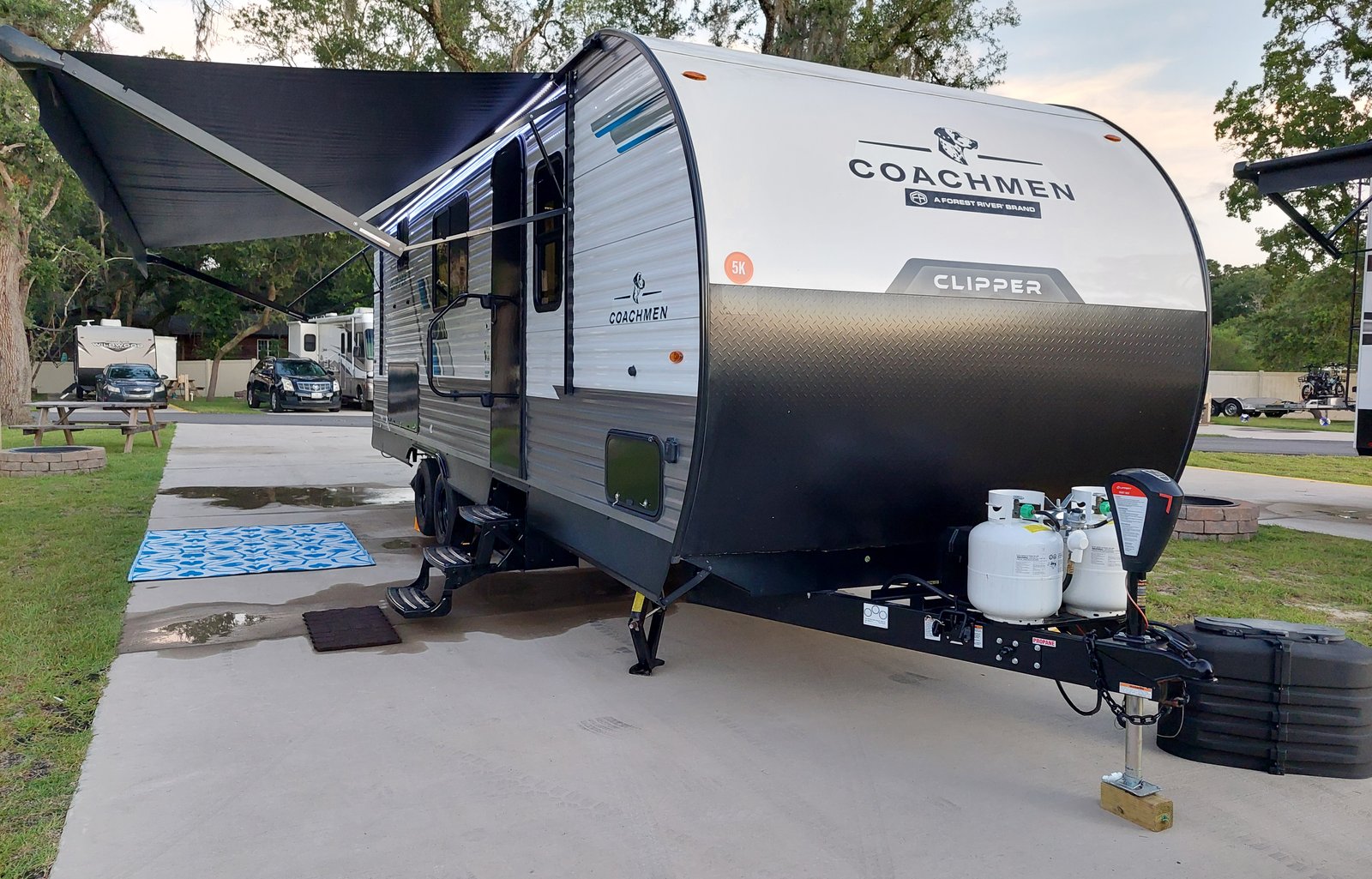 Clipper has room for the family.