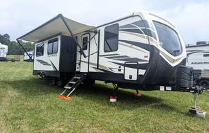 Outback | Large & Luxurious w/ Bunkhouse Sleeps 10