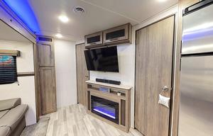 2022 CrossRoads Zinger 333D Travel Trailer 33'
