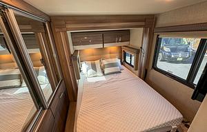 DELANO - Luxury Mini Coach for 2-4