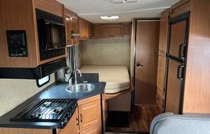 2017 Thor Motor Coach Axis 25.1