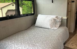 Relaxing Luxury RV Rental w/bunkhouse