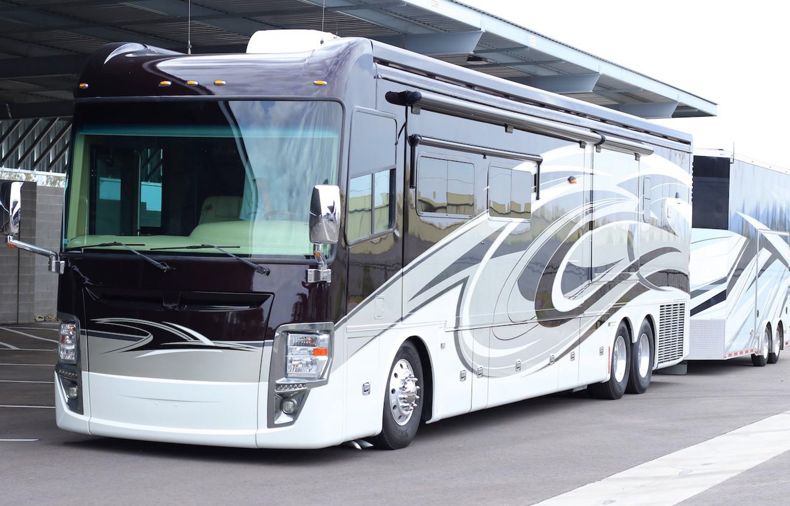 ONE OF THE CLEANEST MOTOR COACHES  OUT THERE