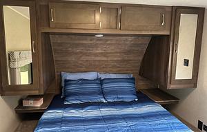 Wanderer-For Couples Who Love to Travel in Comfort