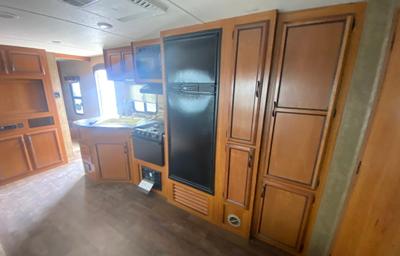 2016 Starcraft Launch Ultra Lite 27BHU RV rental photo 3