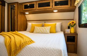 2 Bedroom/2 Bath w tub Luxury Fifth WheelGWTX 2797