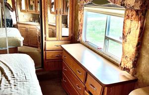 2005 Keystone RV Everest 352L RV rental photo 9