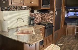 2016 Keystone RV Hideout 27DBS KID/PET Friendly