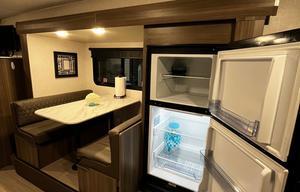 Komodo Kampers RV Rental-Sonic