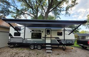 2023 Luxurious Family-Friendly Apex Ultra-Lite