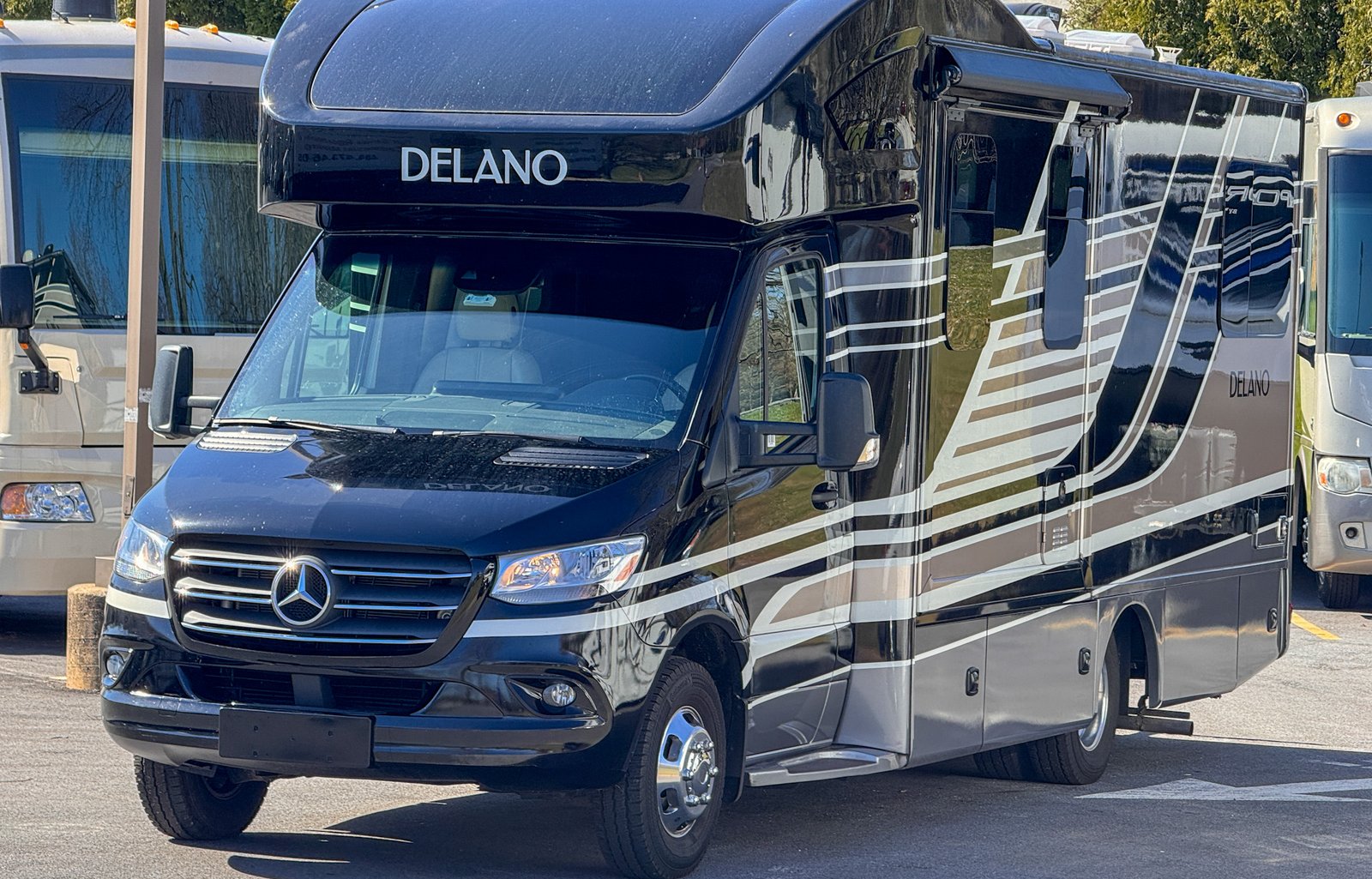 DELANO - Luxury Mini Coach for 2-4