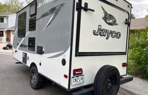 2016 Jayco Jay Feather Hybrid, Sleeps 5-6