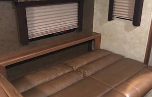 2016 Gulfstream Conquest—Fully stocked TT that sleeps 9!