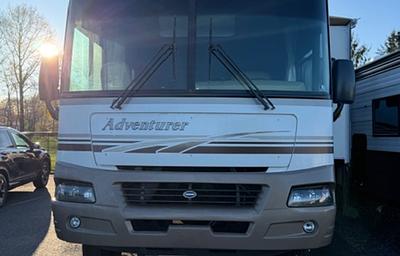 2004 Winnebago Adventurer 33C