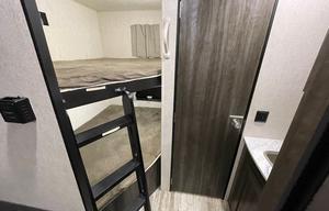 Spacious Clean 23' Compact Travel Trailer