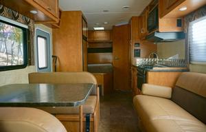 FAMILY APPROVED - 2018 Winnebago Minnie Winnie 25B