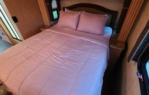 Beautiful 2011 Thor Four Winds Hurricane 32A