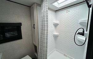 Trailside Escape JANY 2308