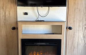 2024 Cherokee Alpha Wolf 26DBH-L RV rental photo 11