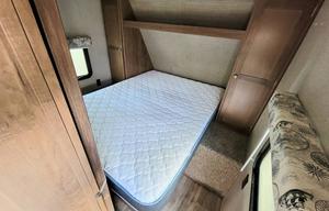 Spacious Clean 27.5' Travel Trailer w/ slide-out