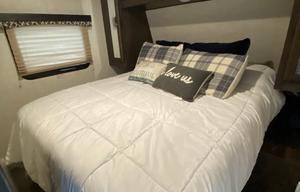 2019 Starcraft Launch Outfitter 27BHU