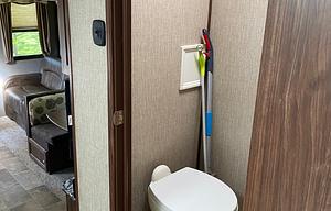 2016 Keystone RV Sprinter 252FWRLS RV rental photo 7