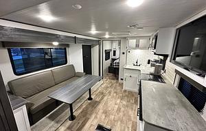 Modern and Spacious Hideout