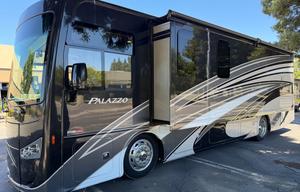 2017 Thor Motor Coach Palazzo 33.2