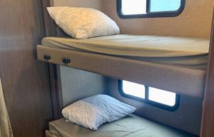 HECTOR - 2018 Thor Motor Coach Four Winds 30D