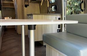 27 foot international - Power awning, Rear Hatch!